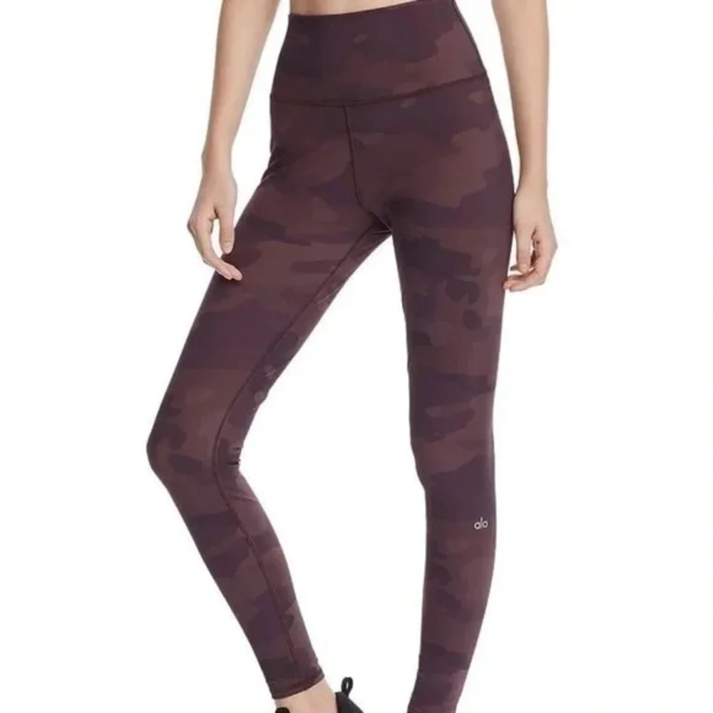 Alo Yoga Vapor Camp High Waist Leggings- used with piling